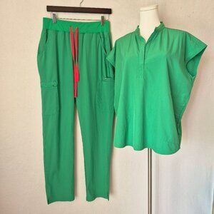 FIGS Set of Scrub Rafaela Oversize Top x Cargo Straight Leg Pants Green